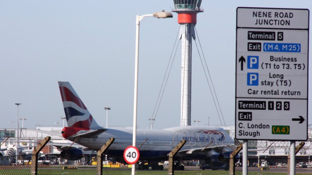 Un avión de British Airways en el aeropuerto de Heathrow (Laura Pous, ACN)