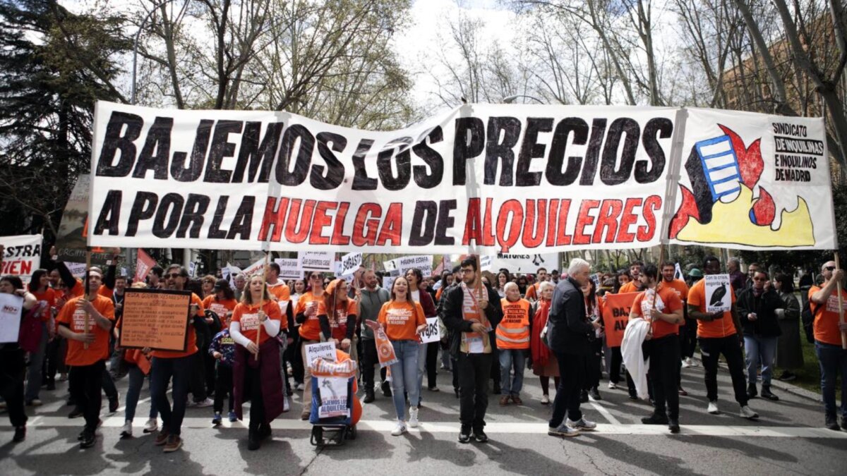 La cabecera de la manifestación por el derecho a la vivienda celebrada en Madrid (Sindicato de Inquilinas de Madrid, ACN)