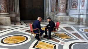 Trump y Zelenski durante su encuentro en el interior de la basílica de San Pedro del Vaticano (Andriy Yermak, jefe de la oficina del presidente de Ucrania)