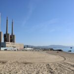 El mar i les tres xemeneies - Foto: ACN, Àlex Recolons