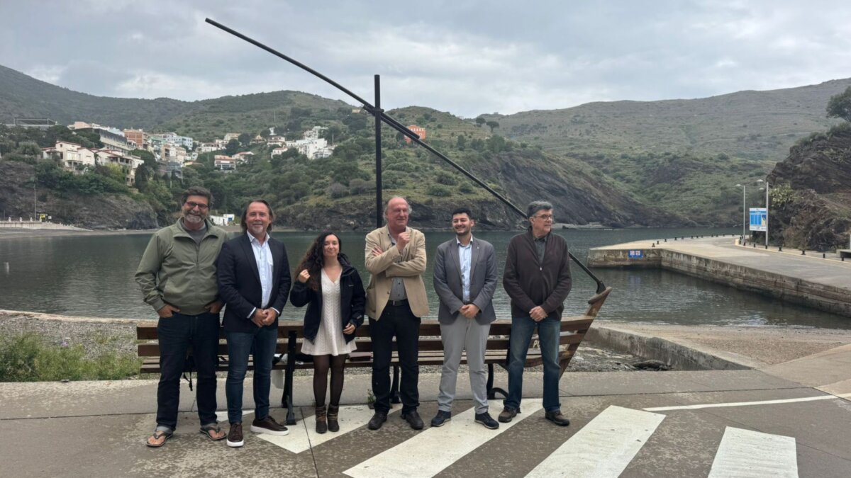 Els alcaldes de Portbou, Colera i Llançà i representants de l'entitat SOMMAR durant la trobada amb el secretari de Transició Ecològica, Jordi Sargatal (Ajuntament de Portbou)