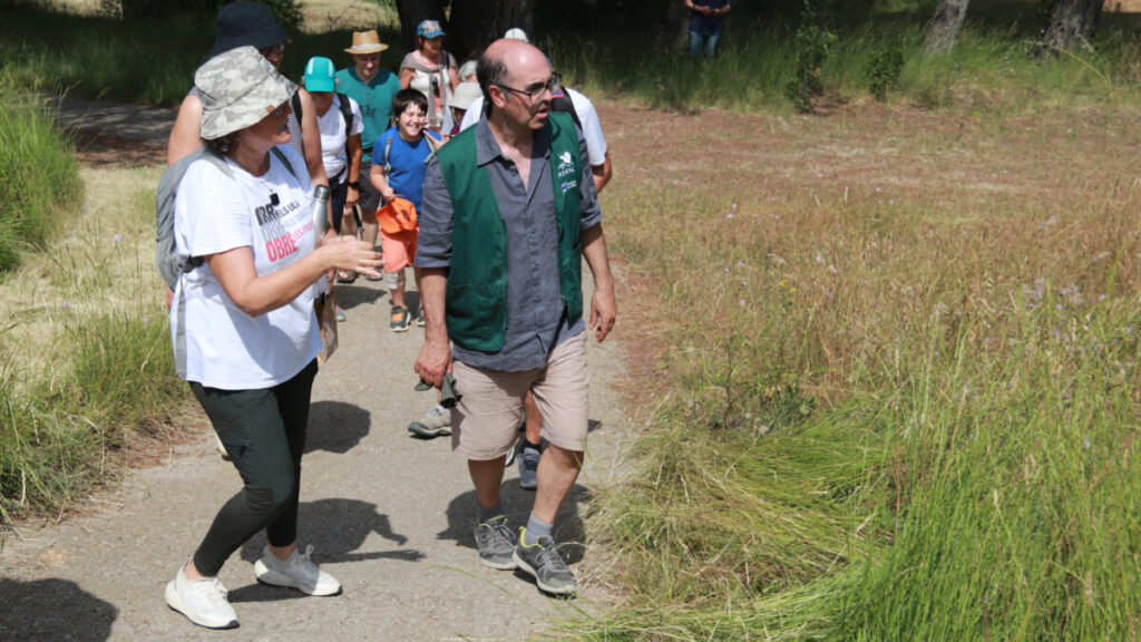 Jornada de descoberta de la natura en el marc de les accions ecologistes per evitar la construcció de pisos a l'antic camp de golf Can Sant Joan (Gemma Sánchez Bonel, ACN)