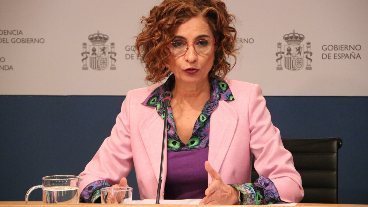 La vicepresidenta primera i ministra d'Hisenda, María Jesús Montero, en una roda de premsa a Madrid (Miquel Vera, ACN)