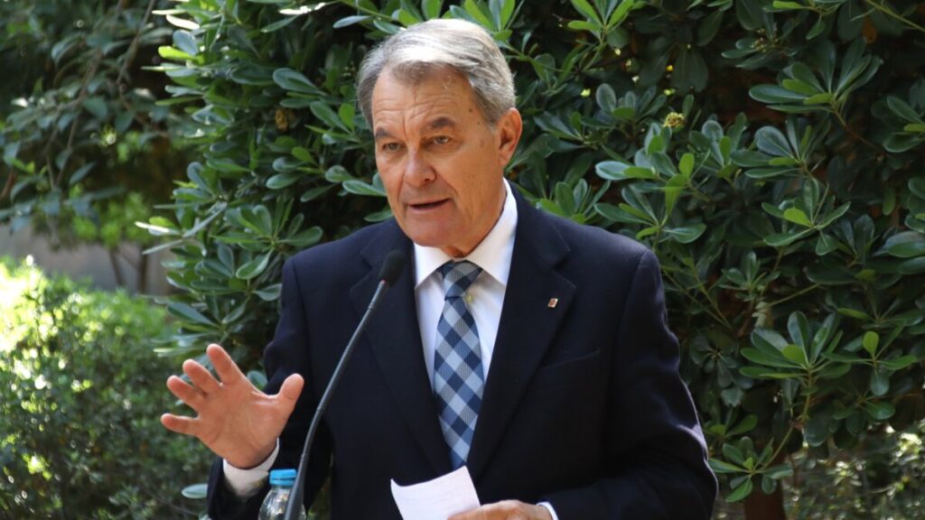 L'expresident de la Generalitat Artur Mas durant una roda de premsa als jardins del Palau Robert (Mariona Puig, ACN)