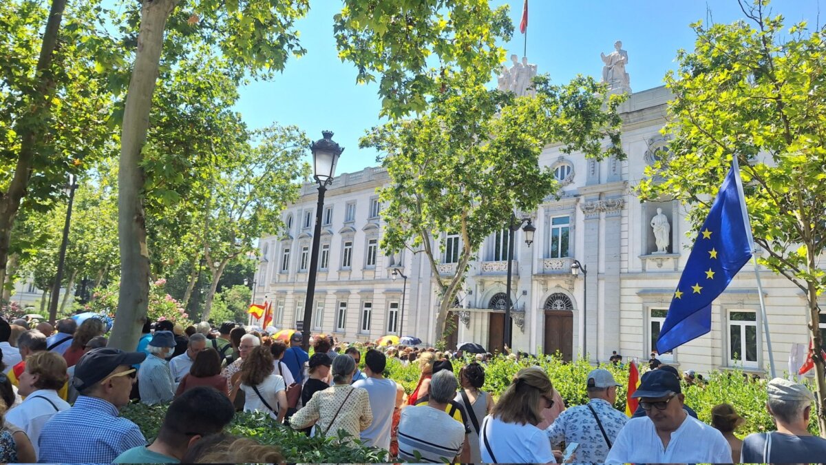 Manifestación frente al Tribunal Supremo (Jaime Seijas, X)
