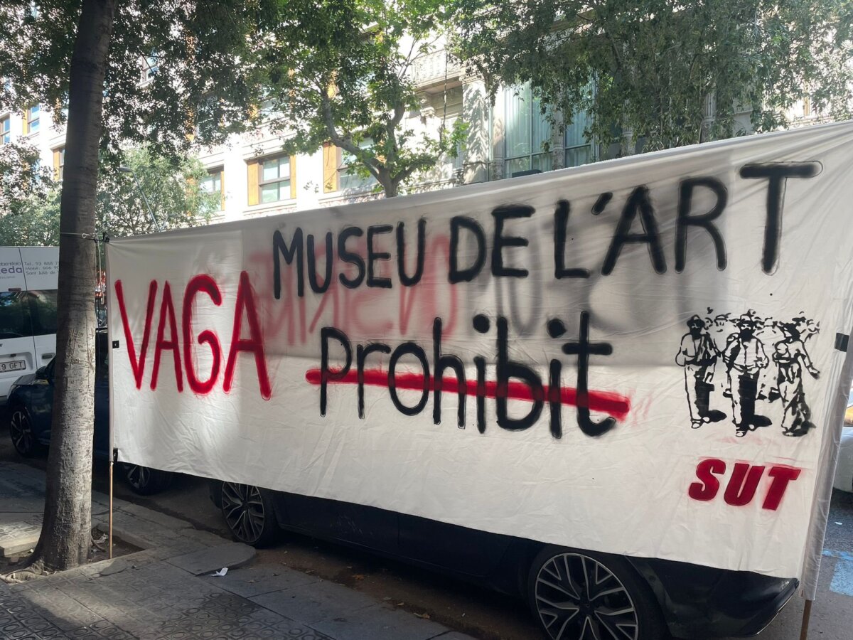 Pancarta de la huelga en el Museu de l’Art Prohibit de Barcelona (Foto: @sut_bcn)