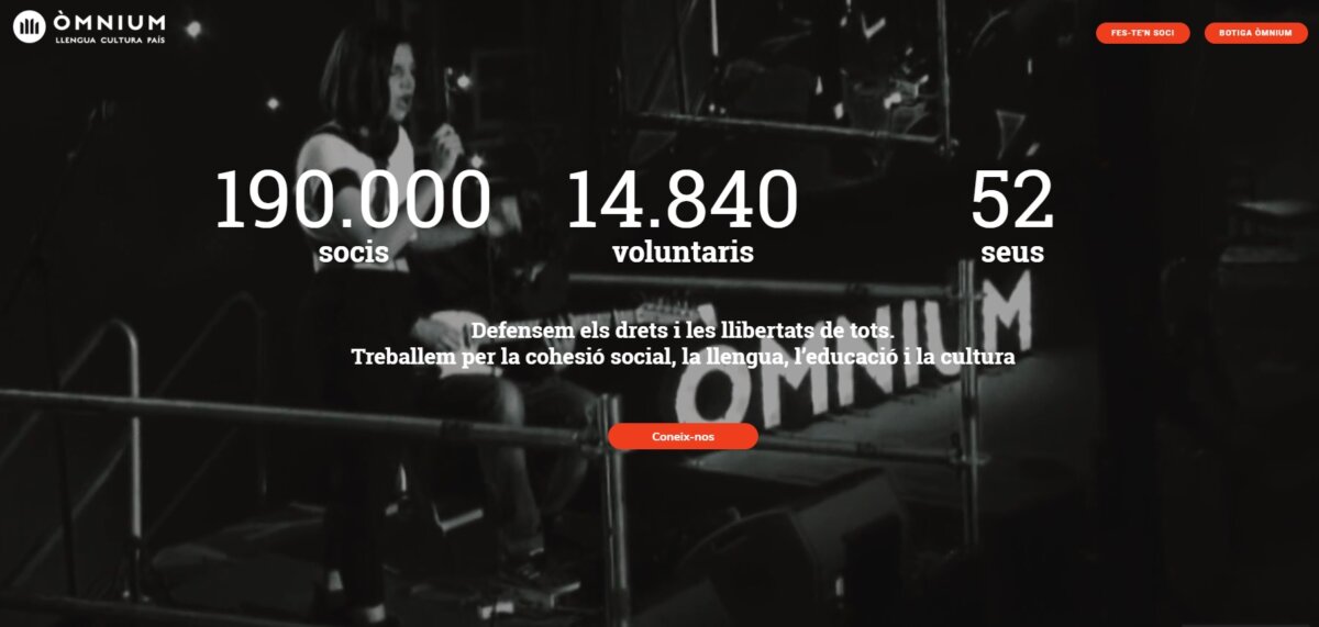 Portal d’Òmnium Cultural on s’hi diu que té 190.000 socis, 14.840 voluntaris i 52 seus