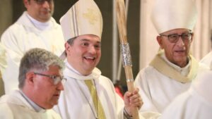 El obispo de Lleida, Daniel Palau, tras finalizar la ceremonia de ordenación en la catedral de Lleida (Alba Mor, ACN)