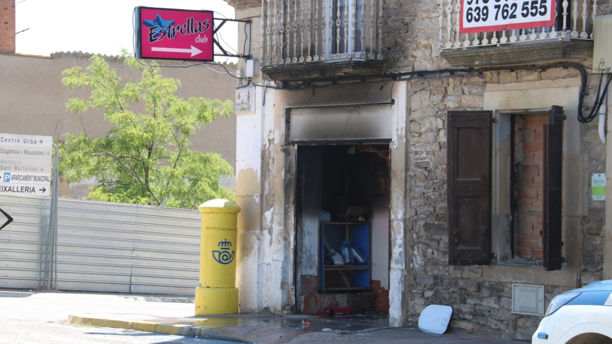 Local incendiado esta mañana en Bellpuig (Alba Mor, ACN)