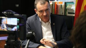 El conseller d'Agricultura, Ramaderia, Pesca i Alimentació, Òscar Ordeig, durant una entrevista a la seu del departament a Lleida (Alba Mor, ACN)