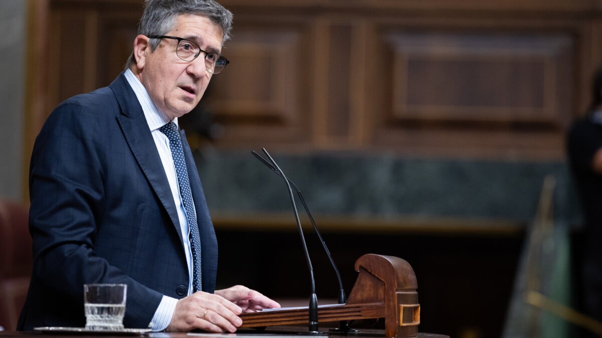 El portaveu del PSOE al Congrés, Patxi López, en el debat al Congrés dels Diputats sobre l'apagada elèctrica i el pla de defensa (Congrés dels Diputats)
