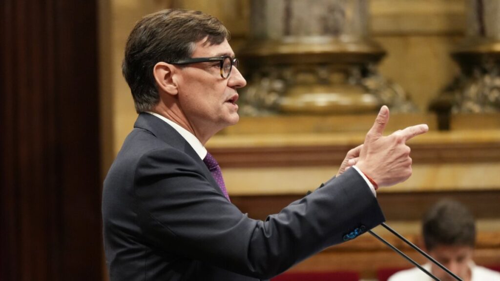 El presidente de la Generalitat, Salvador Illa, comparece en el Parlament (Nico Tomás, ACN)