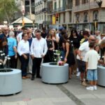 Ofrena floral dels familiars i supervivents (Àlex Recolons, ACN)