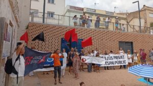 Protesta de SOS Costa Brava en Sant Feliu de Guíxols para exigir la reapertura de uno de los accesos al Camino de Ronda (SOS Costa Brava)