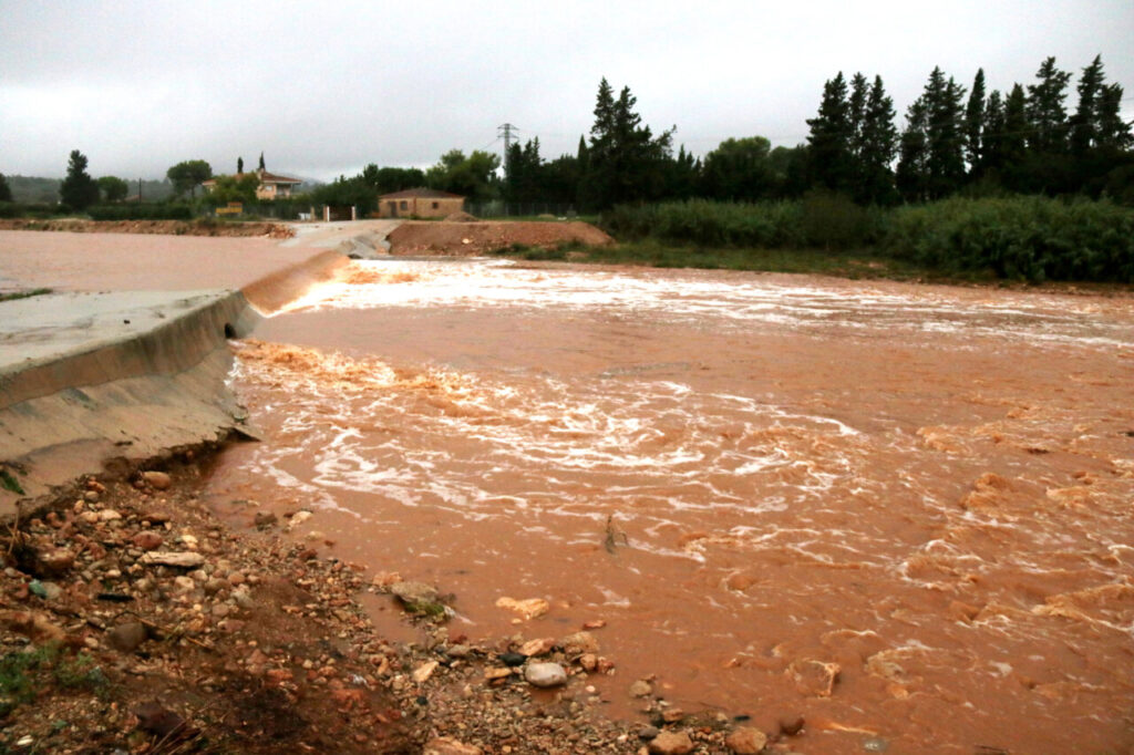 Barranco en Masdenverge con agua de lluvia tras tormenta
