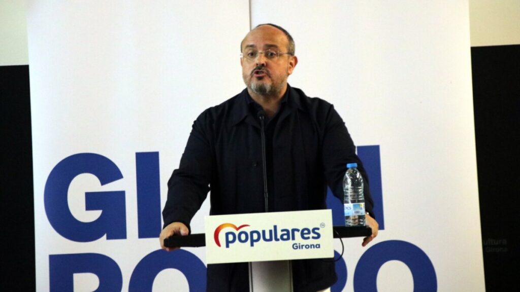 El presidente del PP de Cataluña, Alejandro Fernández, en un acto de inicio del curso político en Girona (Berta Artigas Fontàs, ACN)