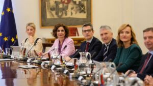 Els ministres Díaz, Montero, Bolaños, Grande Marlaska, Alegria i Planas a la reunió del Consell de Ministres celebrada aquest dimecres a La Moncloa (Javier Barbancho, ACN)