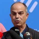 Jordi Turull atiende a los medios en la clausura de la Escuela de Verano de la JNC (ACN)