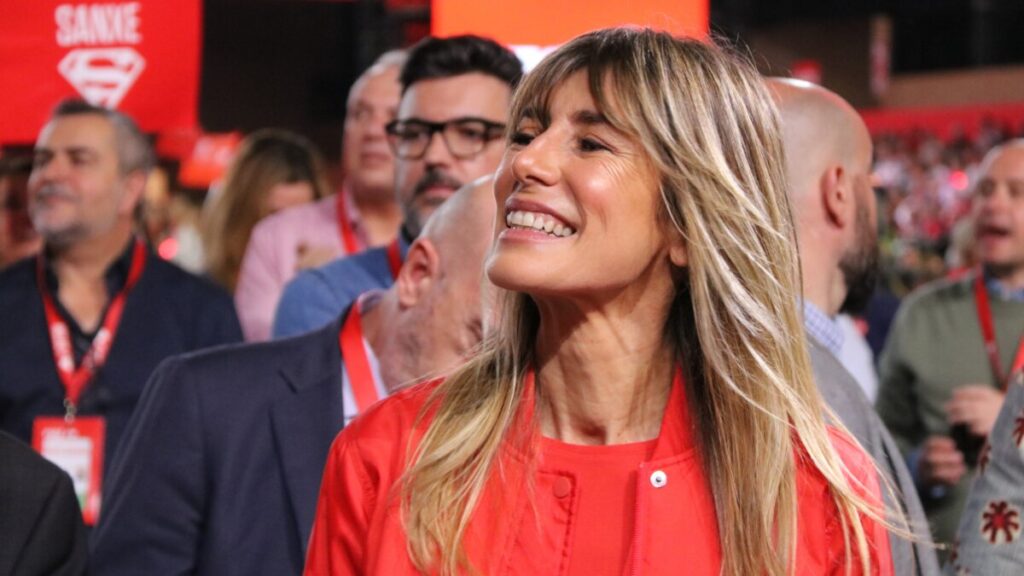 La dona de Pedro Sánchez, Begoña Gómez, aquest diumenge a la clausura del Congrés del PSOE a Sevilla (Miquel Vera, ACN)