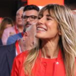 La esposa de Pedro Sánchez, Begoña Gómez, este domingo en la clausura del Congreso del PSOE en Sevilla (Miquel Vera, ACN)