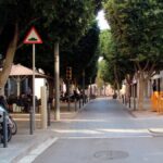 Panel indicativo de la isla de peatones del barrio del Centro en la calle Mayor (Àlex Recolons, ACN)