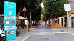 Plafó indicatiu de l'illa de vianants del barri del Centre al carrer Major (Àlex Recolons, ACN)