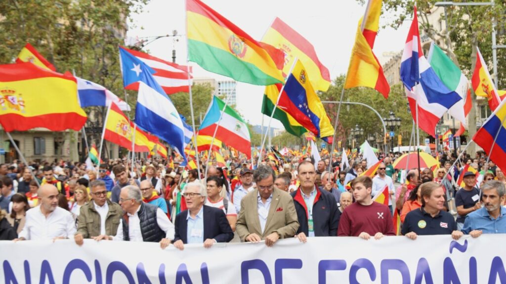 Capçalera de la manifestació pel 12-O a Barcelona (Nico Tomás, ACN)