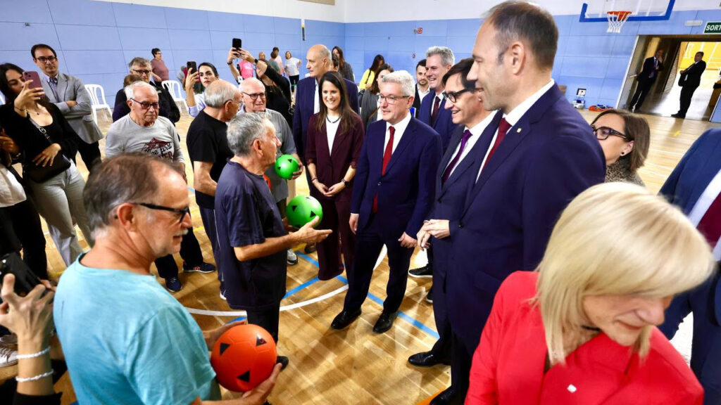 El president Salvador Illa i el conseller Berni Álvarez durant la presentació del pla esportiu.