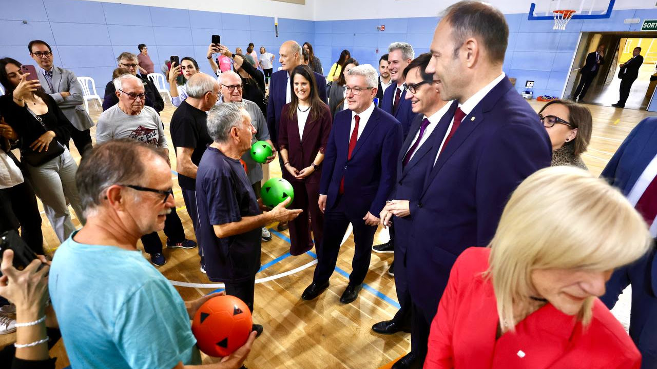 El president Salvador Illa i el conseller Berni Álvarez durant la presentació del pla esportiu.