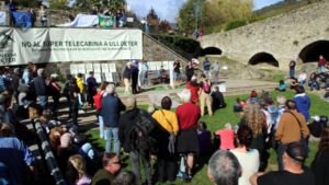 Concentració a Camprodon contra la construcció d'un telecabina a Vallter (Berta Artigas Fontàs, ACN)