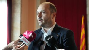 El conseller de la Presidencia, Albert Dalmau, este jueves por la tarde en el Parlament (Maria Pratdesaba, ACN)