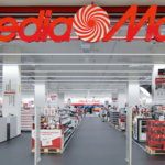Interior d'una botiga Media Markt durant el Black Friday