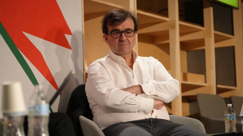 El escritor Javier Cercas en la Feria Internacional del Libro de Guadalajara, México (Eli Don, ACN)