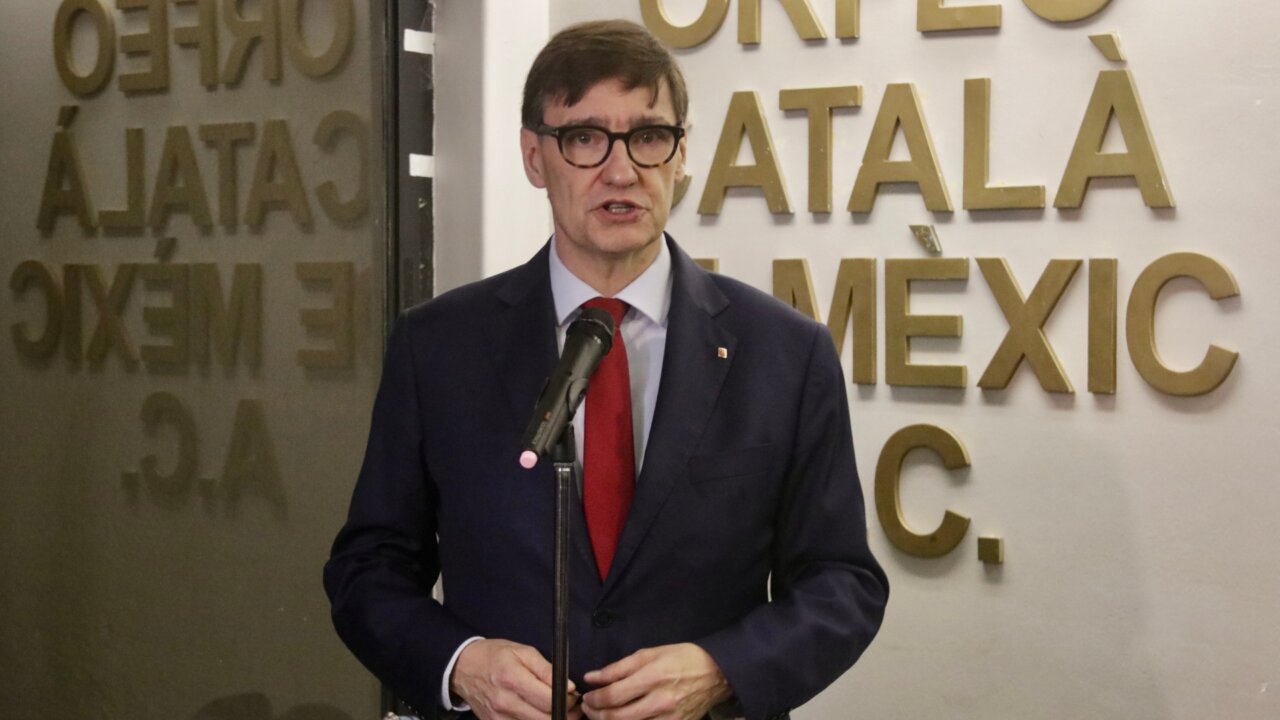 El presidente de la Generalitat, Salvador Illa, da la bienvenida al Orfeó Català de Mèxic (Jordi Pujolar, ACN)