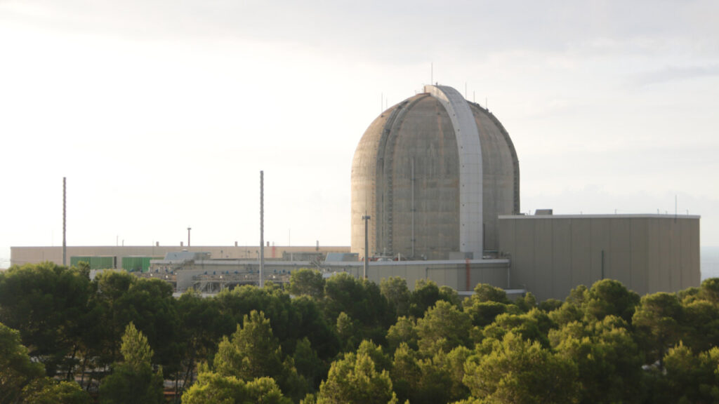 Instalaciones de la central nuclear de Vandellòs (Núria Torres y Ariadna Escoda, ACN)