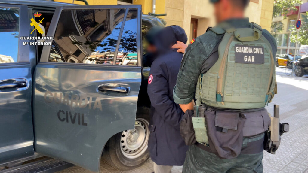 El operativo de la Guardia Civil ha terminado con siete detenidos y diez investigados en Barcelona, Badalona y Castelldefels (Guardia Civil)
