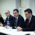 El conseller Óscar Ordeig encapçala la reunió per estudiar mesures amb els dos casos de pesta porcina africana (Albert Hernàndez, ACN)