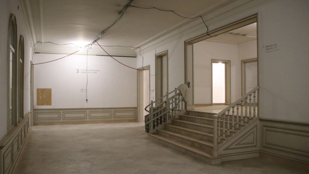 Una sala del Palau de Pedralbes on hi havia l'antic Museu de Ceràmica de Barcelona (Mariona Puig, ACN)