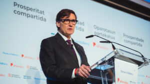 Salvador Illa parlant durant una conferència a Palma.