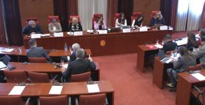 Sessió de la CCMA al Parlament de Catalunya amb diversos participants.