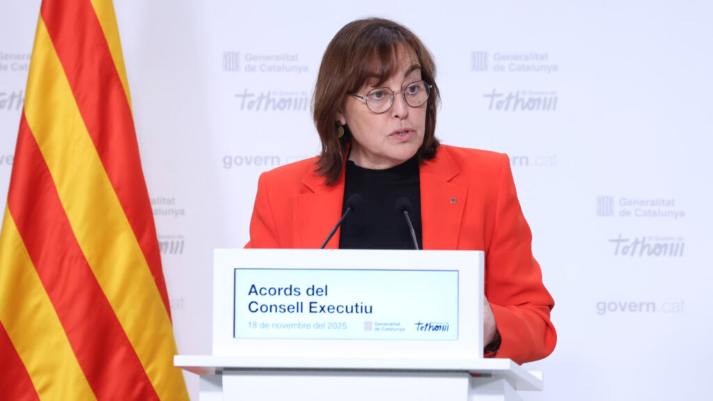 Sílvia Paneque parlant en una roda de premsa del Govern català.