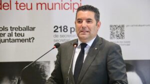 El secretari de Governs Locals i de Relacions amb l'Aran, Xavier Amor, en roda de premsa (Albert Segura, ACN)