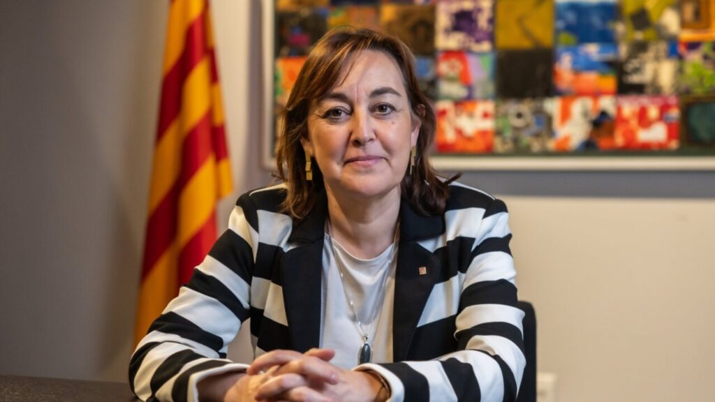 La portaveu del Govern i consellera de Territori, Sílvia Paneque, abans d'una entrevista amb l'Agència Catalana de Notícies (Jordi Borràs, ACN)