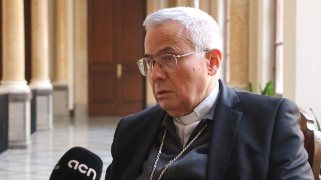 El arzobispo de Tarragona, Joan Planellas, durante la entrevista con la Agencia Catalana de Noticias (Arnau Martínez, ACN)