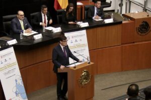 Salvador Illa parlant al Senat de Mèxic sobre regions sense estat