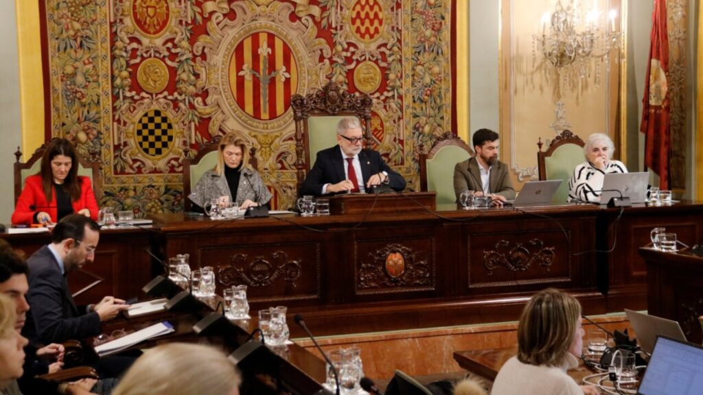 El alcalde de Lleida, Fèlix Larrosa, durante el pleno (Anna Berga, ACN)