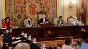 El alcalde de Lleida, Fèlix Larrosa, durante el pleno (Anna Berga, ACN)