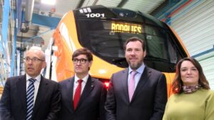 Leopoldo Maestu, Salvador Illa, Óscar Puente i Cristina Andériz durant la presentació dels nous Rodalies fabricats a Alstom (Albert Hernàndez, ACN)
