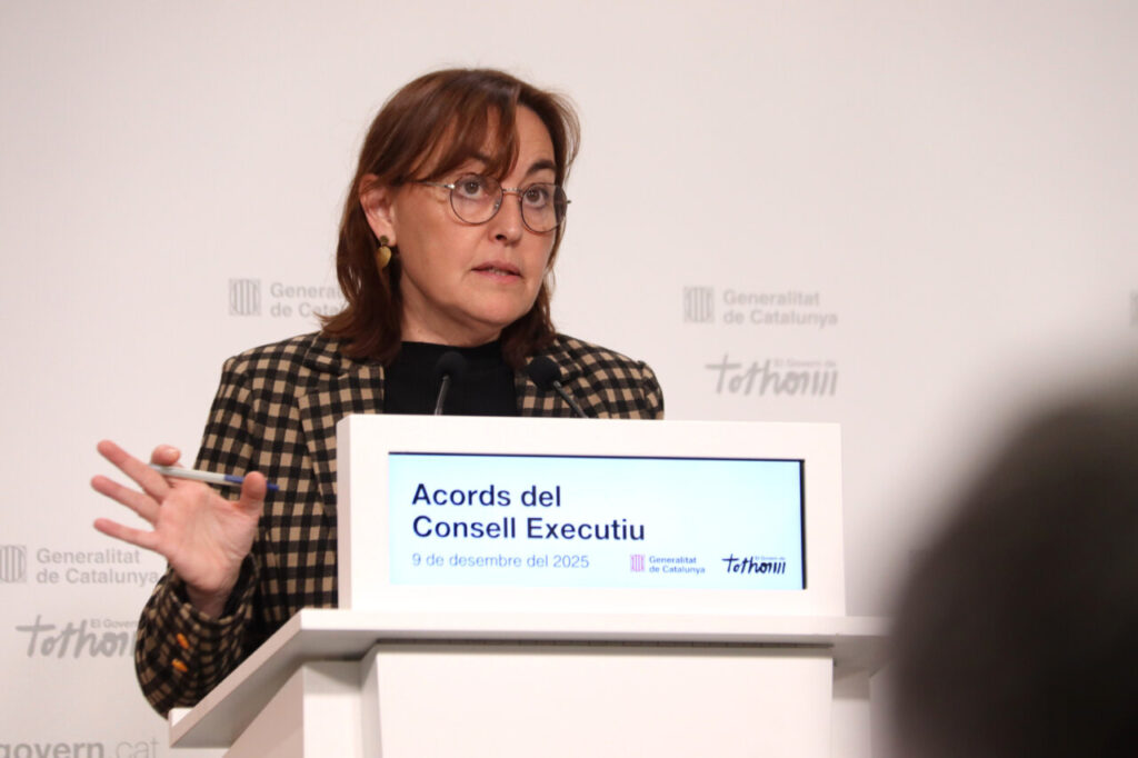 Sílvia Paneque parlant en una roda de premsa sobre habitatge