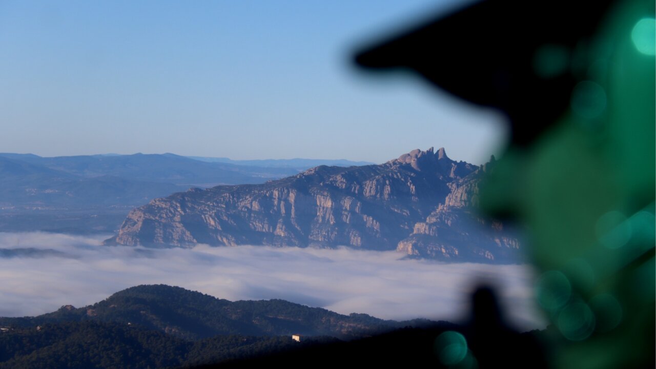 Imatge aèria des de l'helicòpter dels Agents Rurals, que sobrevolen el parc de Collserola per avaluar que s'estan complint les restriccions arran del brot de pesta porcina africana (Nico Tomás, ACN)